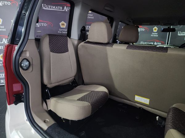 2018-Mahindra-TUV-300-15-TD-7-seat image:10
