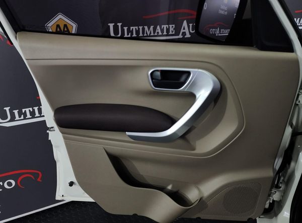 2018-Mahindra-TUV-300-15-TD-7-seat image:13