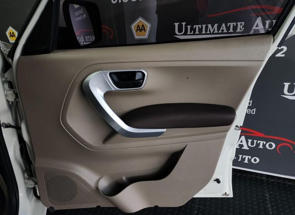 2018-Mahindra-TUV-300-15-TD-7-seat image:18