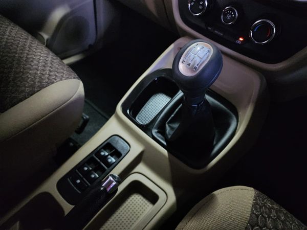 2018-Mahindra-TUV-300-15-TD-7-seat image:23