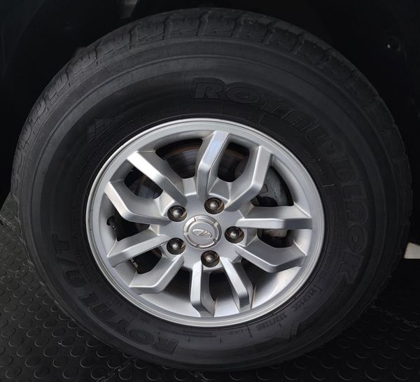 2018-Mahindra-TUV-300-15-TD-7-seat image:24