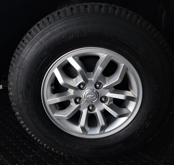 2018-Mahindra-TUV-300-15-TD-7-seat image:25