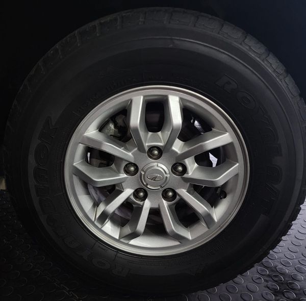 2018-Mahindra-TUV-300-15-TD-7-seat image:26