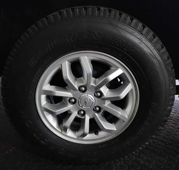 2018-Mahindra-TUV-300-15-TD-7-seat image:27