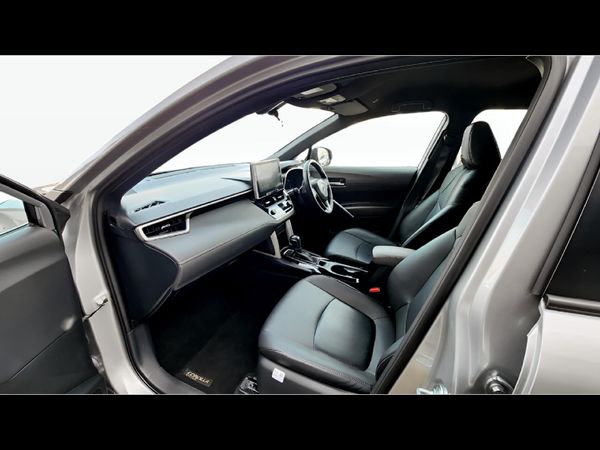 2025-Toyota-Corolla-Cross-18-XS-Hybrid image:14