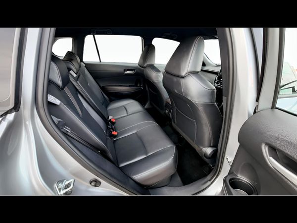 2025-Toyota-Corolla-Cross-18-XS-Hybrid image:16
