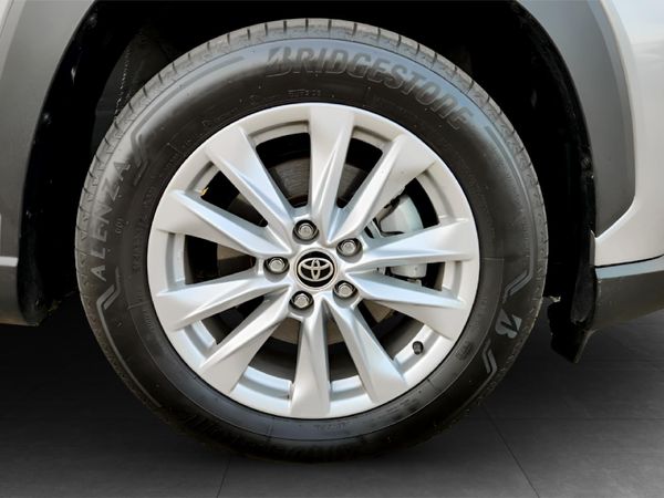 2025-Toyota-Corolla-Cross-18-XS-Hybrid image:8