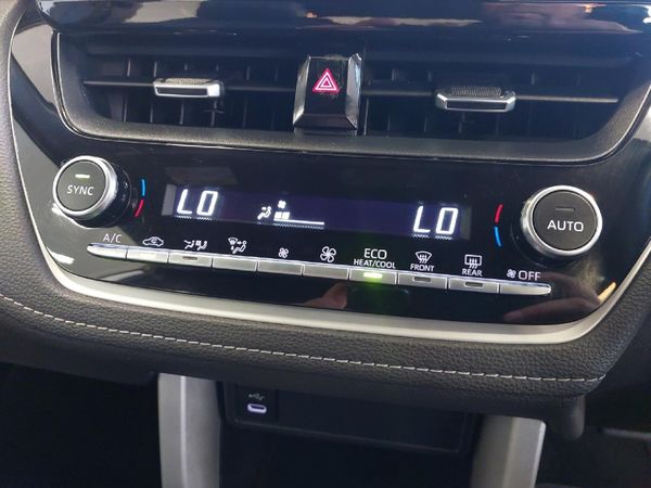 2025-Toyota-Corolla-Cross-18-XS-Hybrid image:12