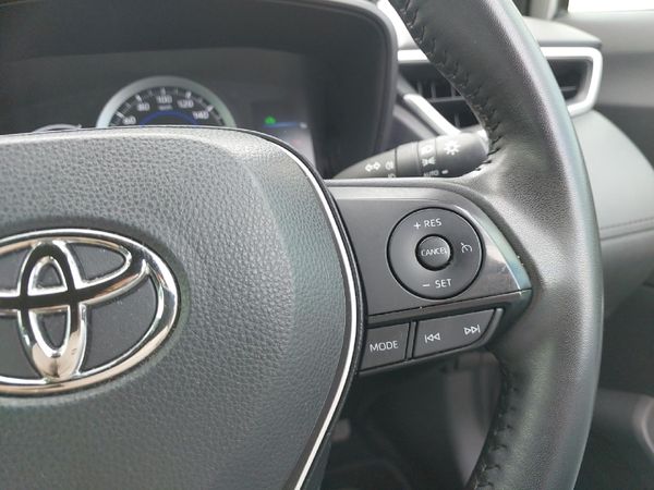 2025-Toyota-Corolla-Cross-18-XS-Hybrid image:9