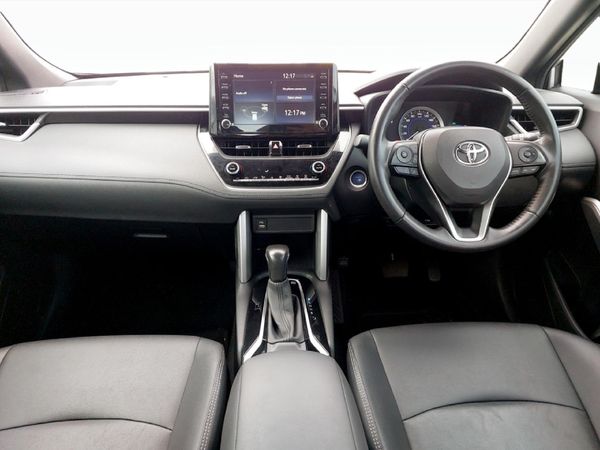 2025-Toyota-Corolla-Cross-18-XS-Hybrid image:5