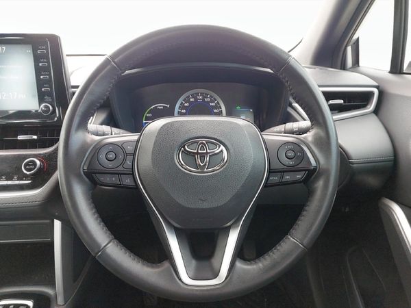 2025-Toyota-Corolla-Cross-18-XS-Hybrid image:7