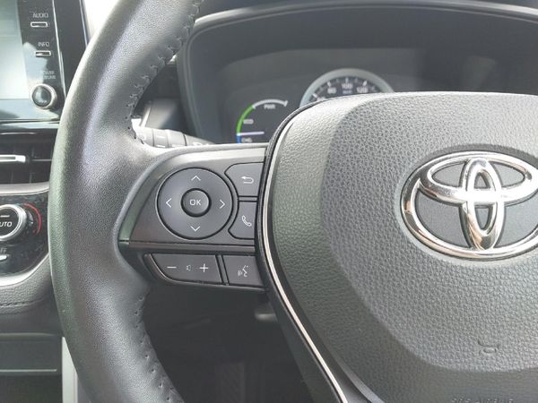 2025-Toyota-Corolla-Cross-18-XS-Hybrid image:8