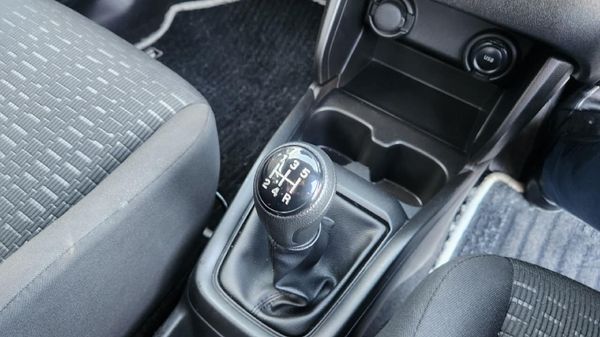 2025-Suzuki-Swift-12-GL image:13
