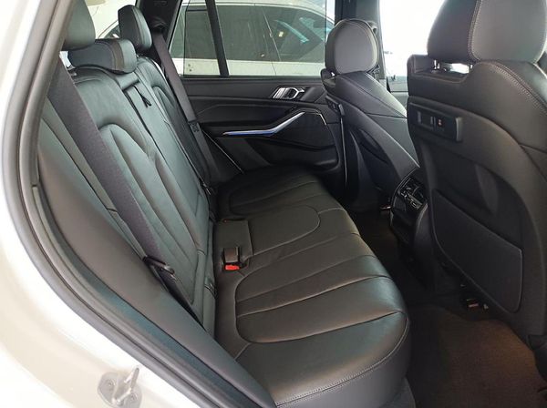 2021-BMW-X5-xDrive30d-M-Sport image:7