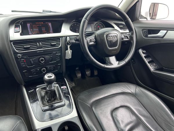 2010-Audi-A4-18-T-Attraction image:5