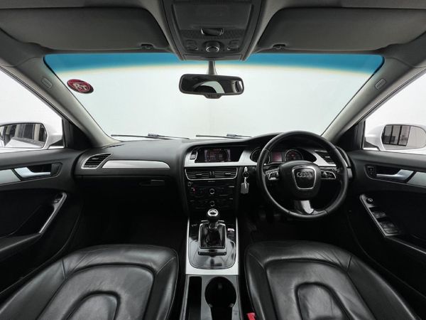 2010-Audi-A4-18-T-Attraction image:8
