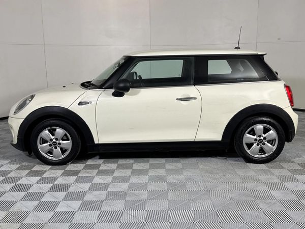 2016-MINI-Hatch-One-12T image:13