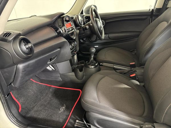 2016-MINI-Hatch-One-12T image:6
