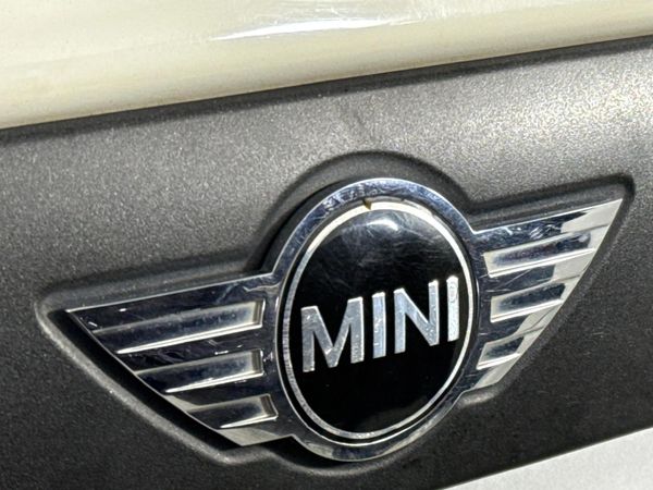 2016-MINI-Hatch-One-12T image:8