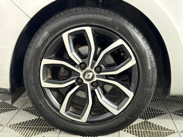 2018-Renault-Clio-IV-900T-Dynamique-5-dr-66kW image:4