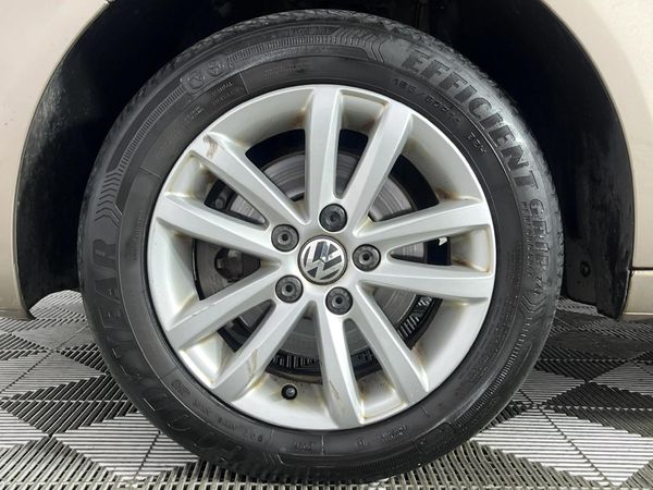 2015-Volkswagen-Polo-Vivo-GP-14-Trendline-Auto-5-dr image:4