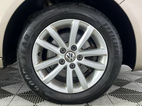 2015-Volkswagen-Polo-Vivo-GP-14-Trendline-Auto-5-dr image:5