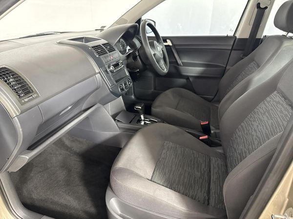 2015-Volkswagen-Polo-Vivo-GP-14-Trendline-Auto-5-dr image:8