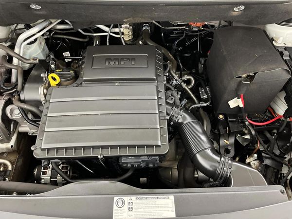 2018-Volkswagen-Caddy-CrewBus-16i image:10