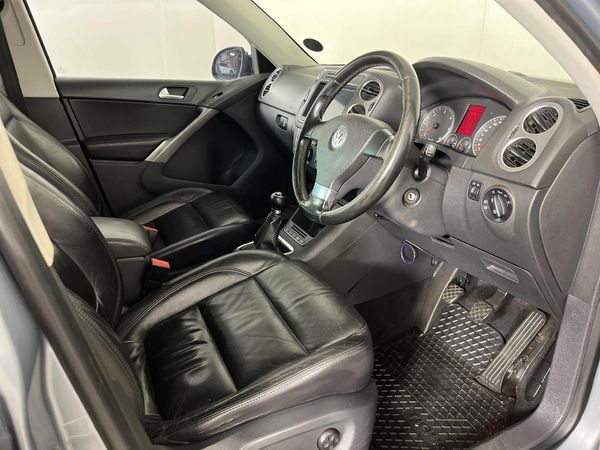 2008-Volkswagen-Tiguan-20-TDI-Track-Field-4Motion image:9