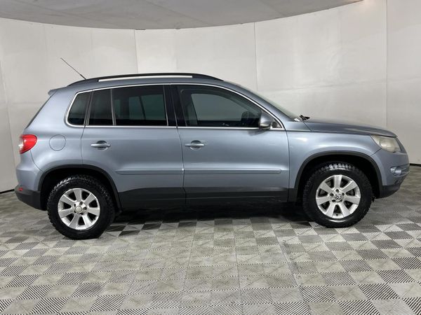 2008-Volkswagen-Tiguan-20-TDI-Track-Field-4Motion image:15