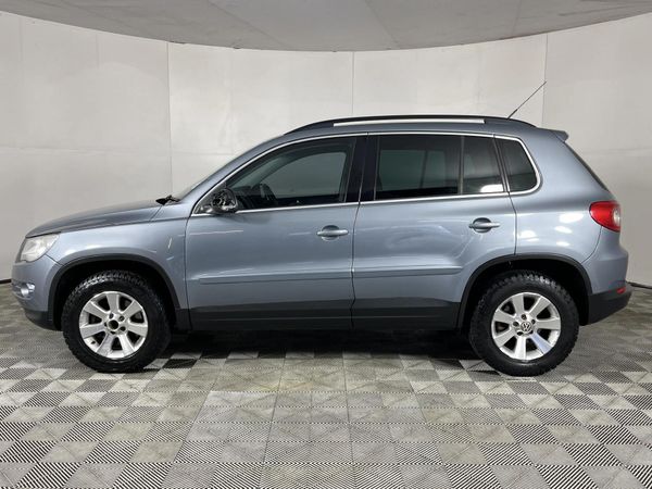 2008-Volkswagen-Tiguan-20-TDI-Track-Field-4Motion image:17
