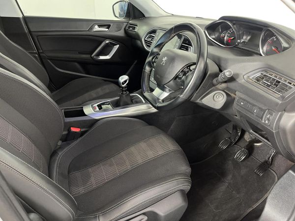 2019-Peugeot-308-12T-PureTech-Allure image:9