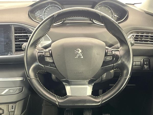 2019-Peugeot-308-12T-PureTech-Allure image:11