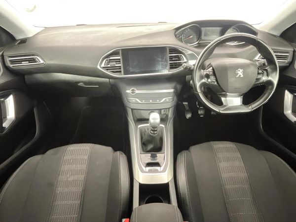 2019-Peugeot-308-12T-PureTech-Allure image:1