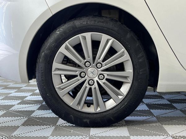 2019-Peugeot-308-12T-PureTech-Allure image:7