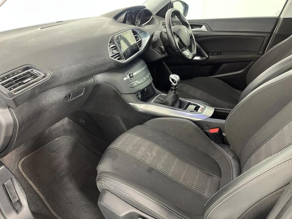 2019-Peugeot-308-12T-PureTech-Allure image:8