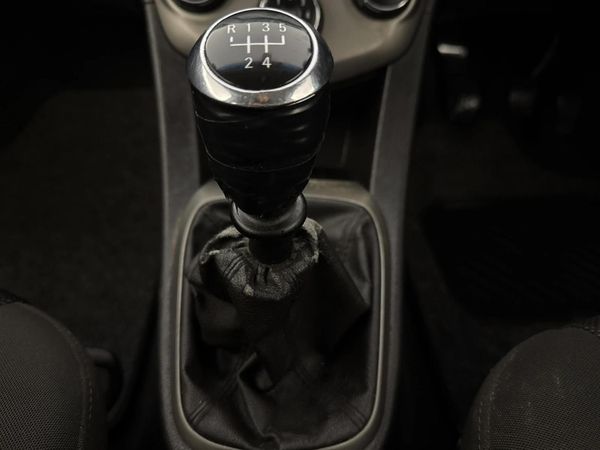 2013-Chevrolet-Sonic-14-LS image:10