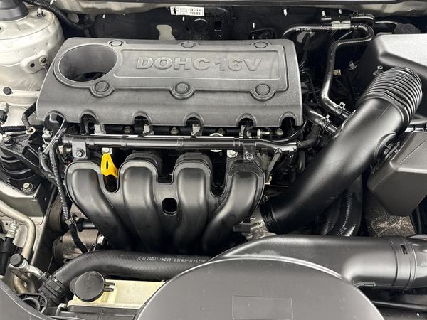 2011-Kia-Cerato-20-Koup-Auto image:9