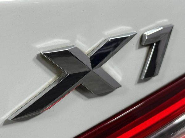 2016-BMW-X1-xDrive20d-M-Sport-Auto image:11