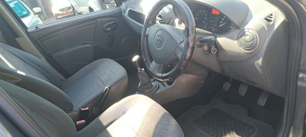 2012-Nissan-NP200-16 image:7