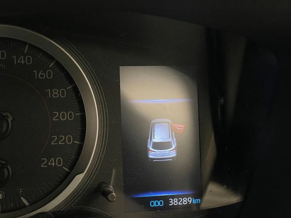 2023-Toyota-Corolla-Cross-18-XI image:15