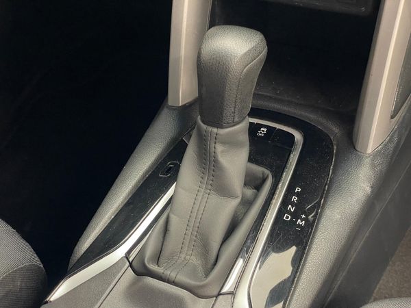 2023-Toyota-Corolla-Cross-18-XI image:18