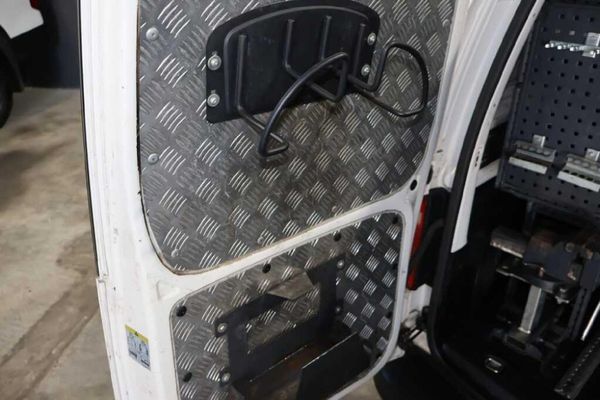 2017-Volkswagen-Caddy-16i-81kW-Panel-Van image:15
