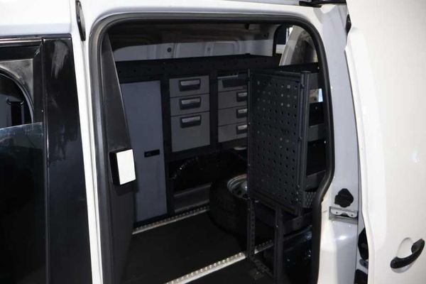 2017-Volkswagen-Caddy-16i-81kW-Panel-Van image:5