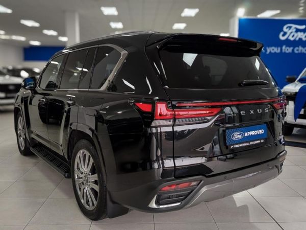 2025-Lexus-LX-600-VIP image:10
