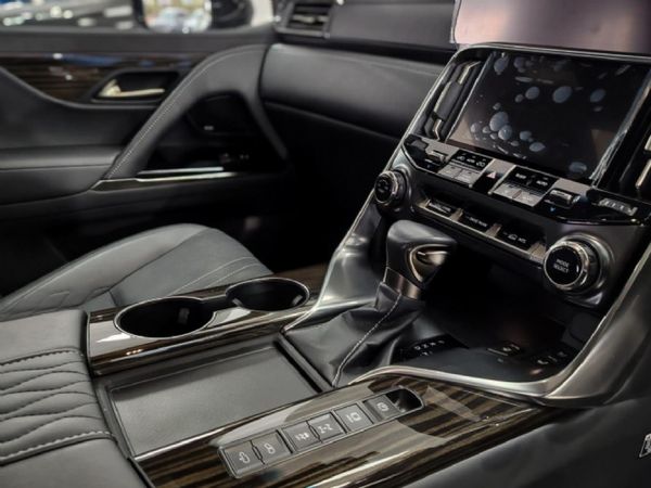2025-Lexus-LX-600-VIP image:13