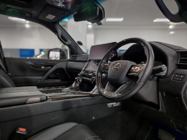 2025-Lexus-LX-600-VIP image:16