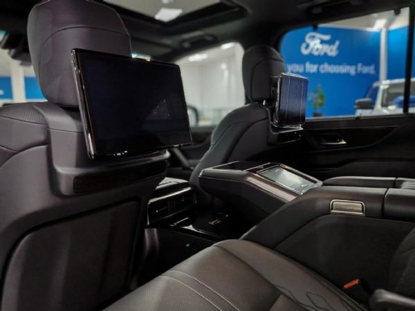 2025-Lexus-LX-600-VIP image:17