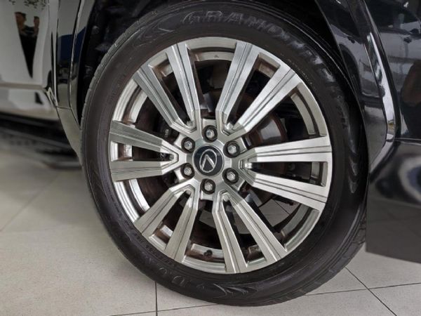 2025-Lexus-LX-600-VIP image:18