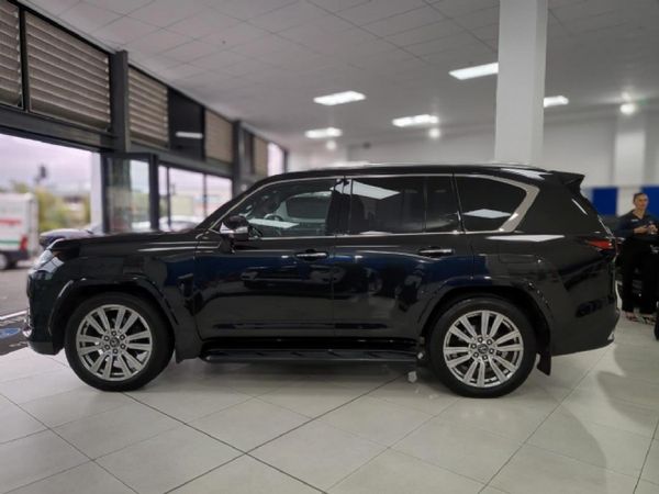 2025-Lexus-LX-600-VIP image:19